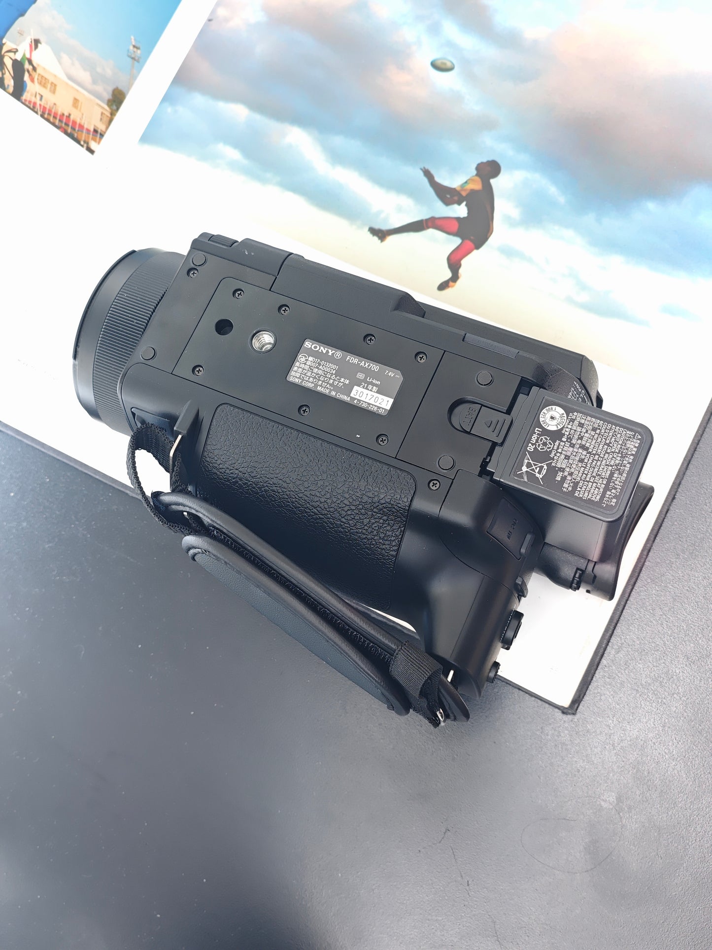 Used Sony FDR-AX700 Handycam [JPN only, with box]