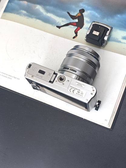 UsedOlympus PEN Mini E-PM1 with 14-42mm F3.5-5.6 II R MSC  [+4FS1, No charger]