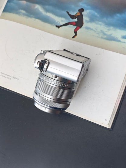 UsedOlympus PEN Mini E-PM1 with 14-42mm F3.5-5.6 II R MSC  [+4FS1, No charger]