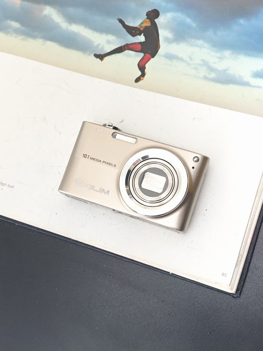 Used Casio EXILIM EX-Z200 gold Digital Camera [No charger] #13006743A