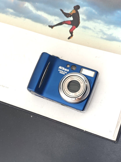 Used Nikon Coolpix 5200 blue Digital Camera [No charger]