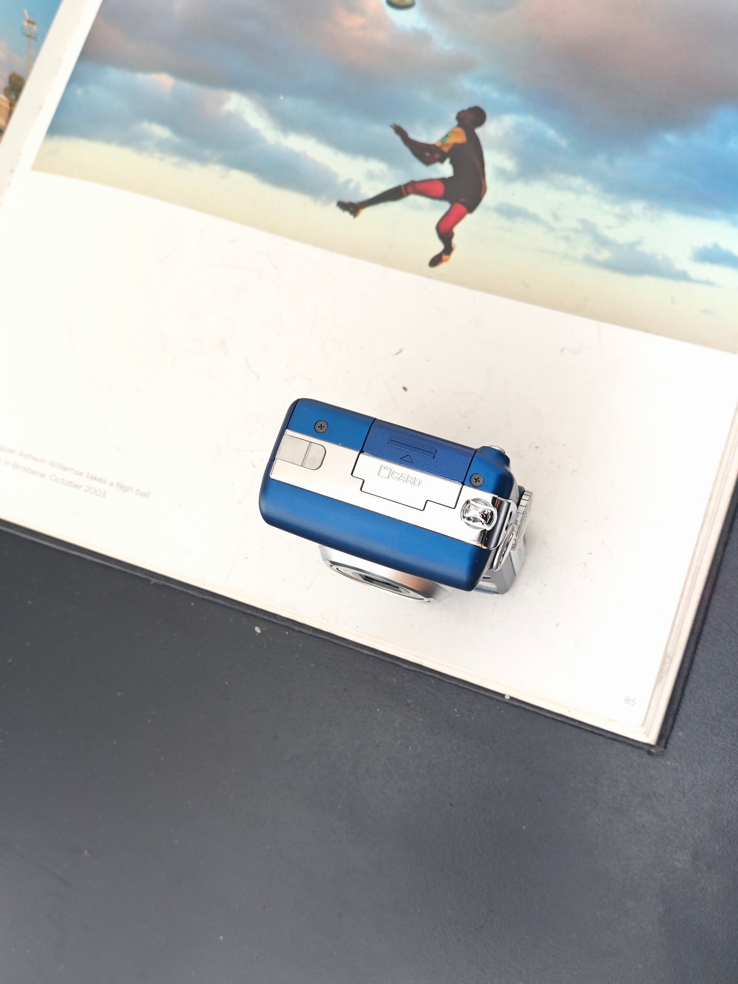 Used Nikon Coolpix 5200 blue Digital Camera [No charger]