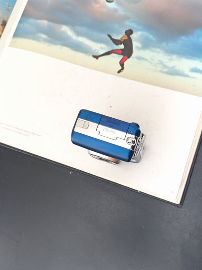 Used Nikon Coolpix 5200 blue Digital Camera [No charger]
