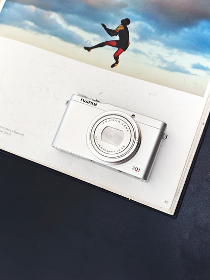 Used Fujifilm XQ1 silver Digital Camera [No charger]