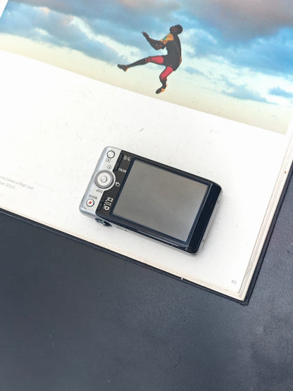 Used Sony Cyber Shot DSC-WX200 silver Digital Camera [JPN only, No charger]