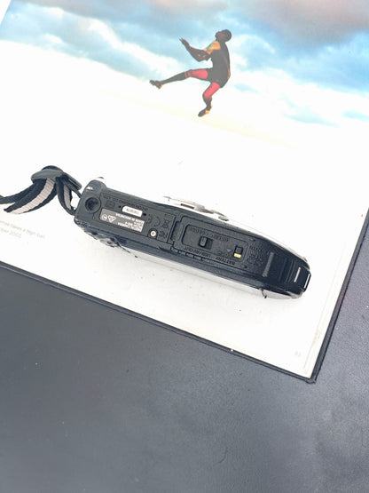 Used Ricoh WG-4 silver Digital Camera [No charger]