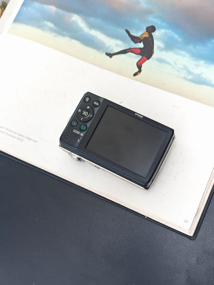 Used Nikon Coolpix L22 silver Digital Camera [with box] #20020597
