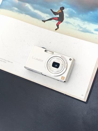 *READ* Used Panasonic Lumix DMC-FX33 white Digital Camera [No charger]