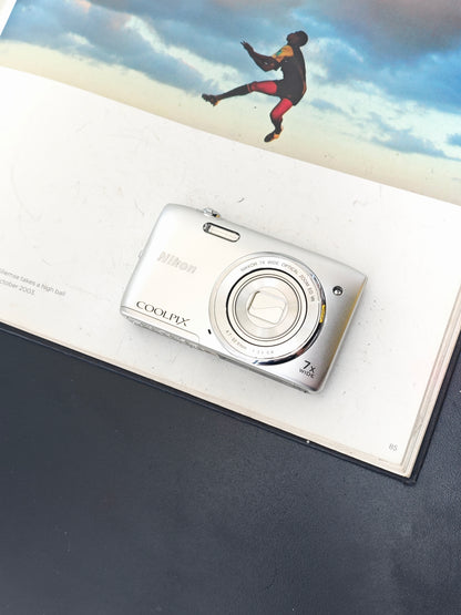 Used Nikon Coolpix S3500 silver Digital Camera [No charger]
