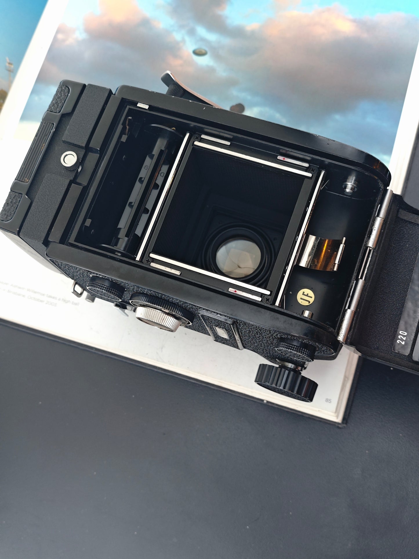 *READ* Mamiya C330 Professional with Mamiya-Sekor DS 105mm F3.5 Blue Dot