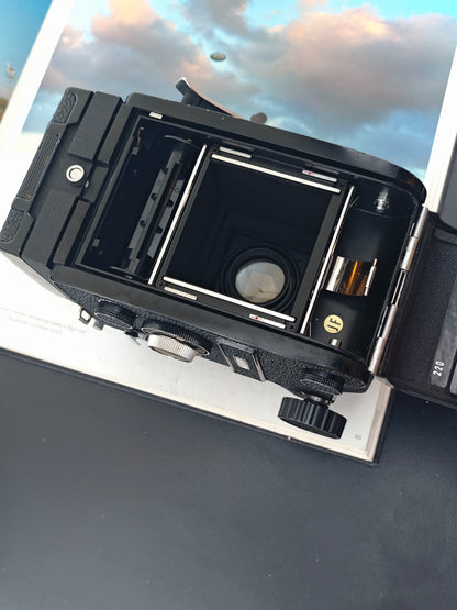 *READ* Mamiya C330 Professional with Mamiya-Sekor DS 105mm F3.5 Blue Dot