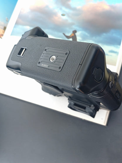 Canon EOS-1V with PB-E2