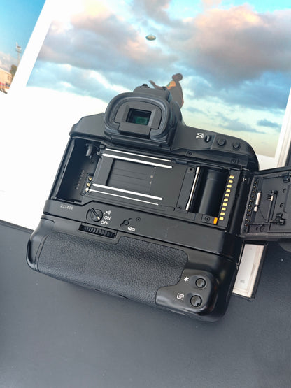 Canon EOS-1V with PB-E2