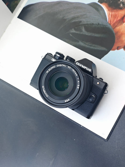 Used Olympus OM-D E-M10II with Double Zoom Kit
