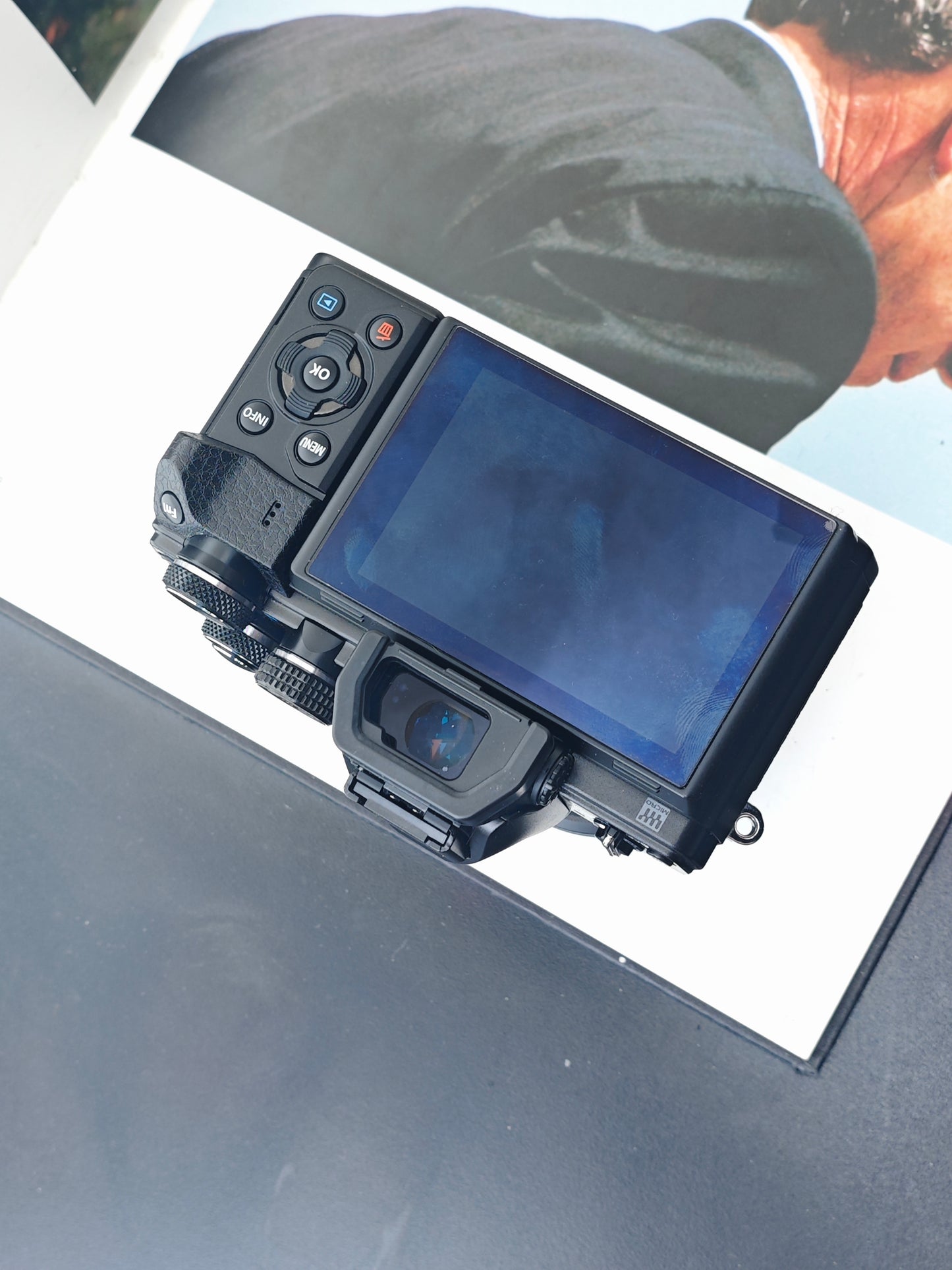 Used Olympus OM-D E-M10II with Double Zoom Kit