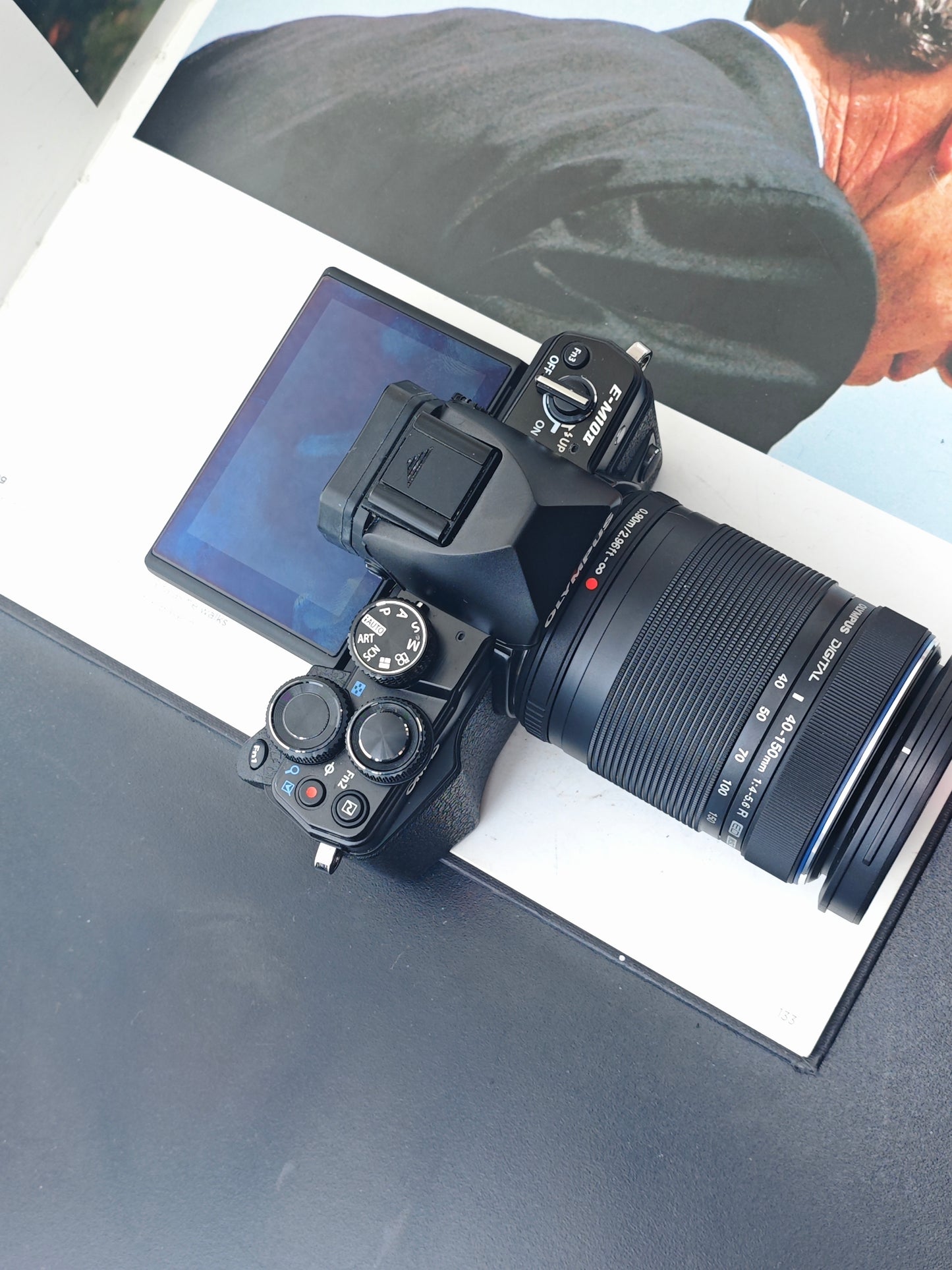 Used Olympus OM-D E-M10II with Double Zoom Kit