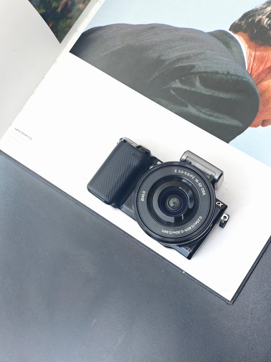 Used Sony NEX-5T with E 16-50mm F3.5-5.6 PZ OSS (+HVL-F7S) [JPN only]