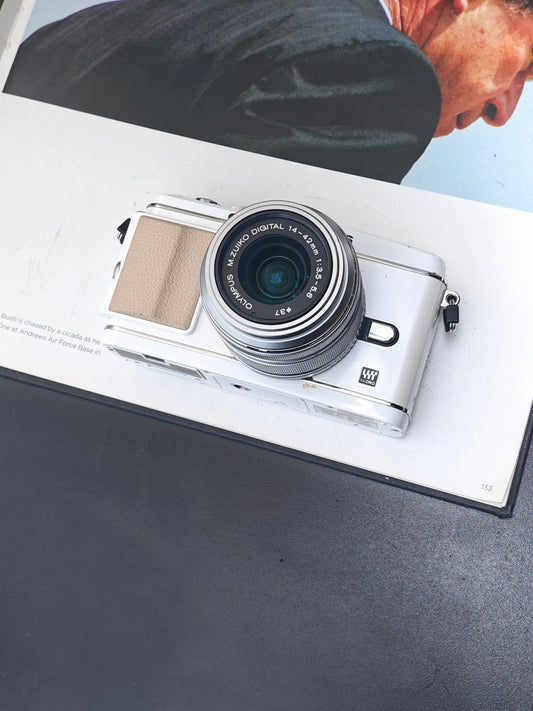*READ* Used Olympus PEN E-P3 white with M.Zuiko Digital 14-42mm F3.5-5.6 II R MSC