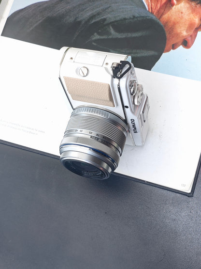 *READ* Used Olympus PEN E-P3 white with M.Zuiko Digital 14-42mm F3.5-5.6 II R MSC