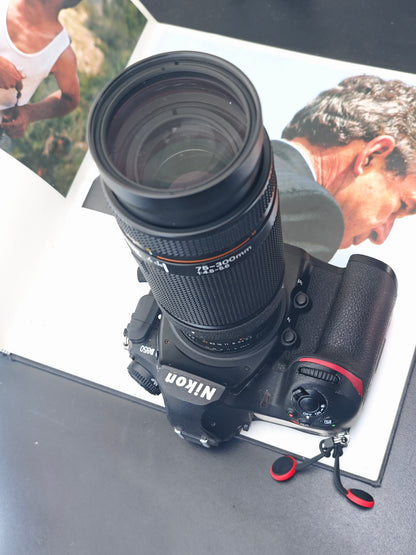 Used Nikon D850 with Nikon AF Nikkor 75-300mm F4.5-5.6 [No charger]