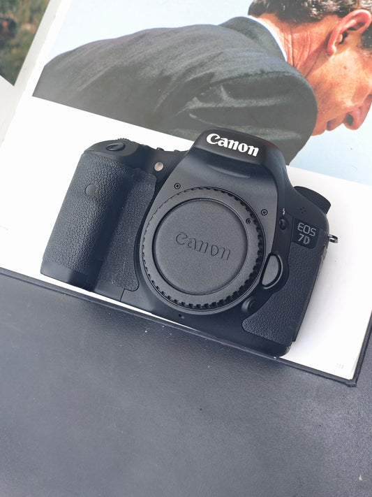 Used Canon EOS 7D body Digita Camera [with box]