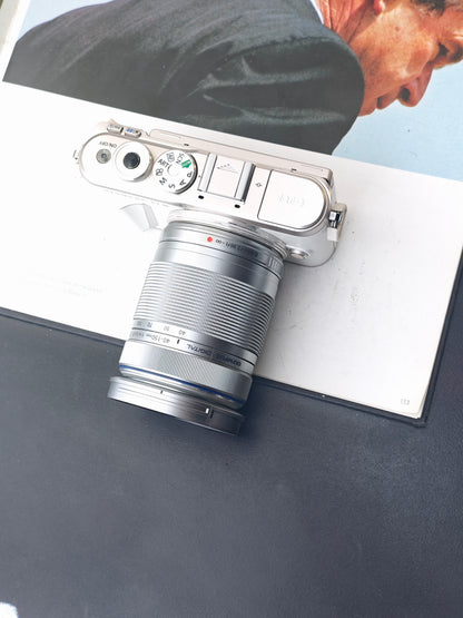 Used Olympus PEN E-PL9 white with Double Zoom Kit Digital Camera
