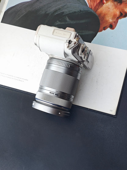 Used Olympus PEN E-PL9 white with Double Zoom Kit Digital Camera