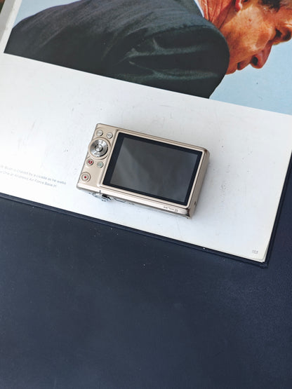 Used Casio EXILIM EX-Z200 gold Digital Camera [No charger] #13014461A