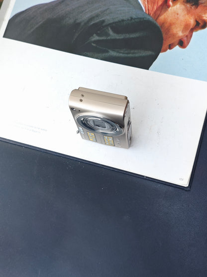 Used Casio EXILIM EX-Z200 gold Digital Camera [No charger] #13014461A