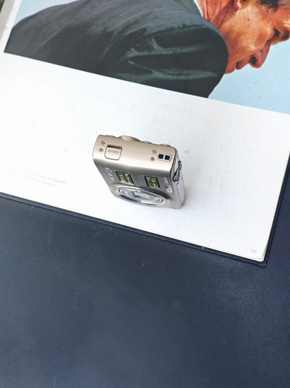 Used Casio EXILIM EX-Z200 gold Digital Camera [No charger] #13014461A