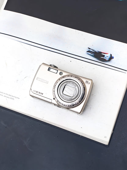 Used Fujifilm Finepix F200 EXR Digital Camera [No charger]