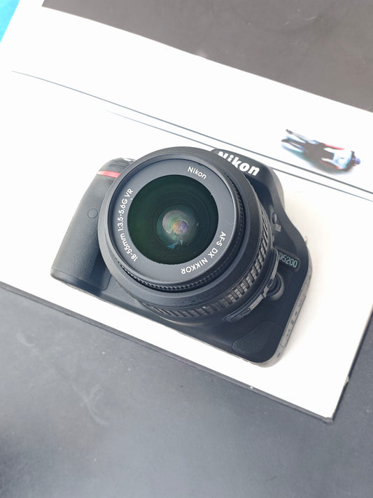Used Nikon D5200 red with AF-S DX Nikkor 18-55mm F3.5-5.6 G VR [with box]