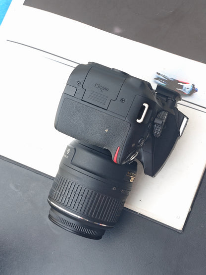 Used Nikon D5200 red with AF-S DX Nikkor 18-55mm F3.5-5.6 G VR [with box]
