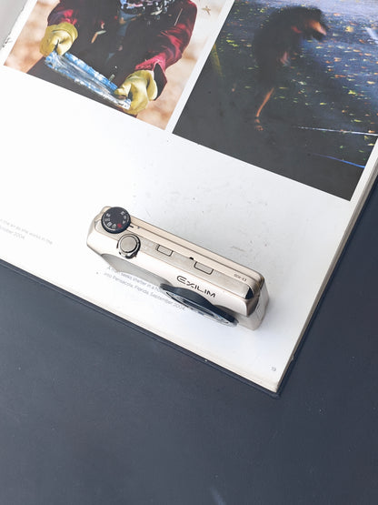 Used Casio EXILIM EX-H30 Digital Camera [No charger]