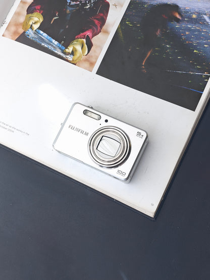 Used Fujifilm FinePix J150W Digital Camera [No charger]