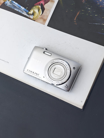 Used Nikon Coolpix S3500 silver Digital Camera [No charger] #20000471