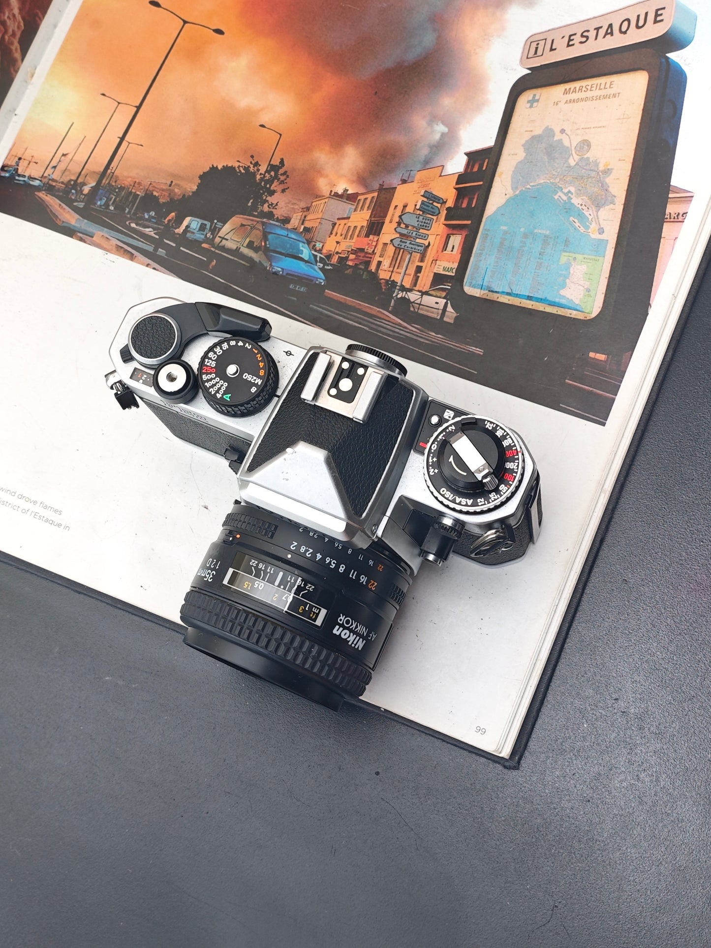 Nikon FE2 silver with AF Nikkor 35mm F2 D