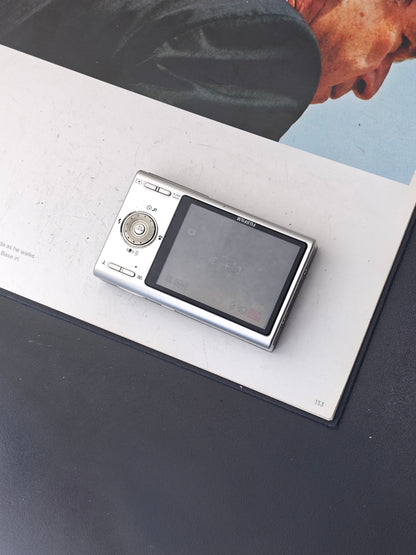 Used Fujifilm FinePix Z100 fd black-white Digital Camera [No charger] #7W347347