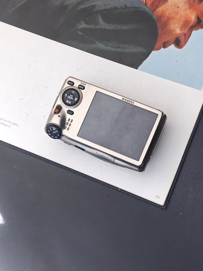 Used Fujifilm FinePix F900 EXR silver Digital Camera [with box]