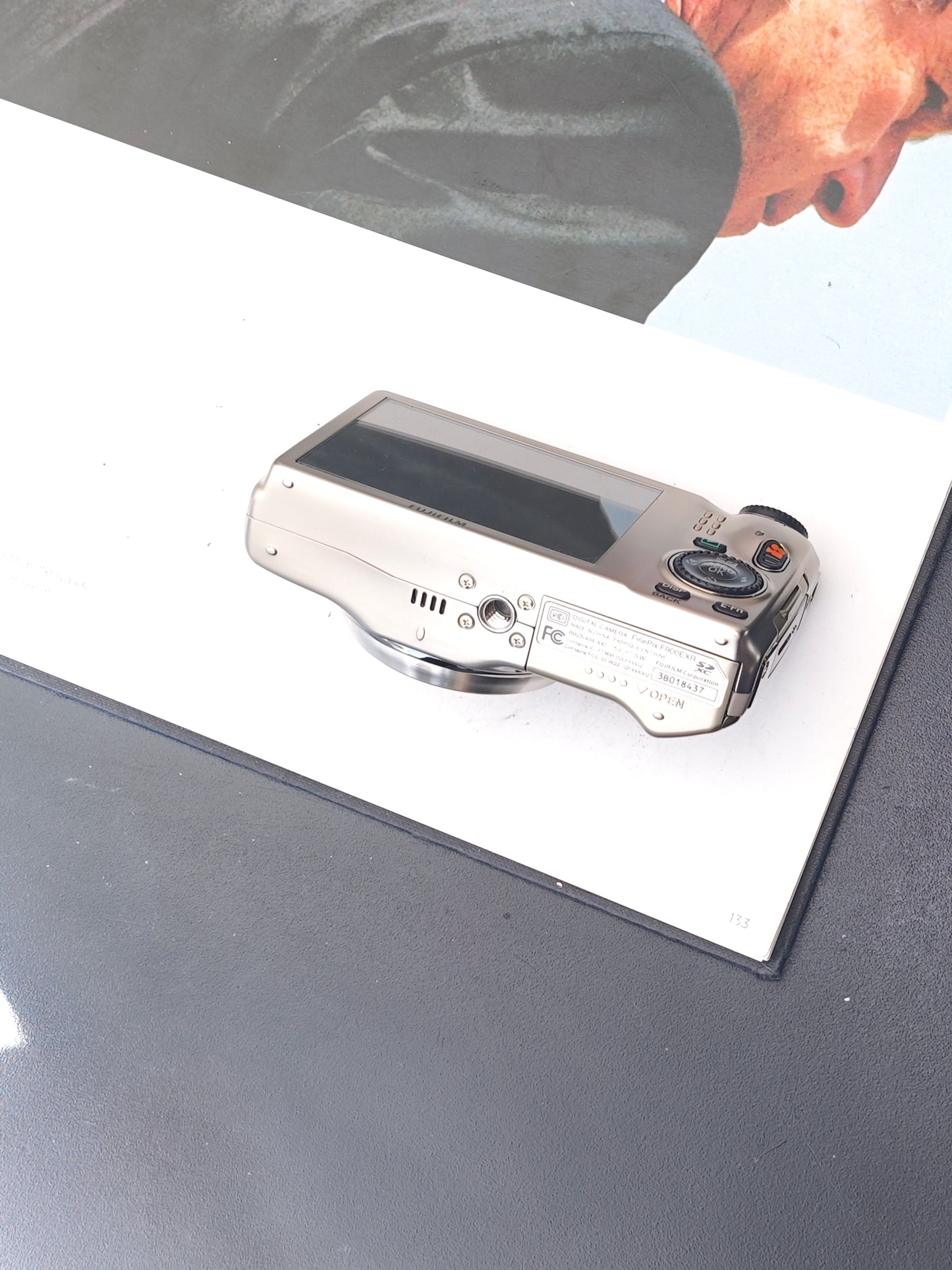 Used Fujifilm FinePix F900 EXR silver Digital Camera [with box]