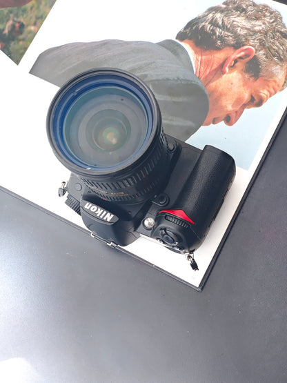 Used Nikon D7000 with AF-S Nikkor 18-200mm F3.5-5.6 G ED [No charger]