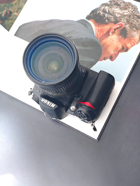 Used Nikon D7000 with AF-S Nikkor 18-200mm F3.5-5.6 G ED [No charger]
