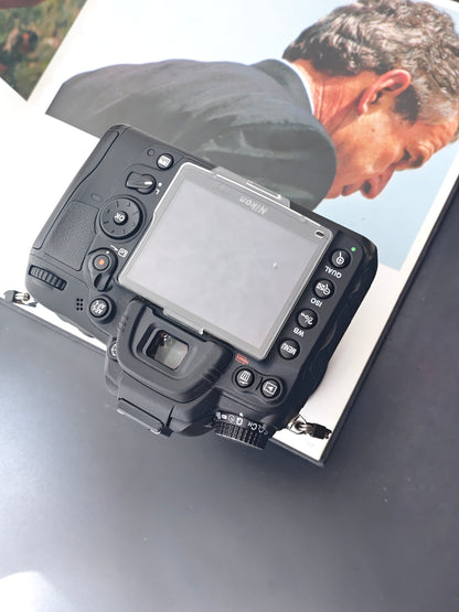 Used Nikon D7000 with AF-S Nikkor 18-200mm F3.5-5.6 G ED [No charger]