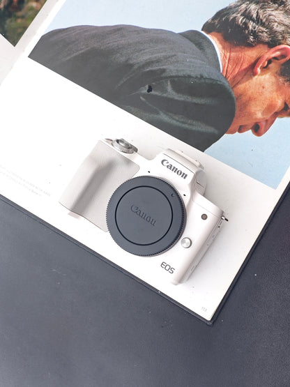 Used Canon EOS kiss M with Double Zoom Kit Digital Camera [with box]