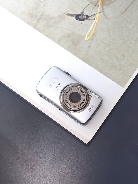 Used Canon IXY 930 IS silver Digital Camera [with box]