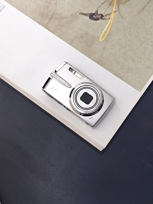 Used Olympus μ 1020 silver Digital Camera [No charger, with box]