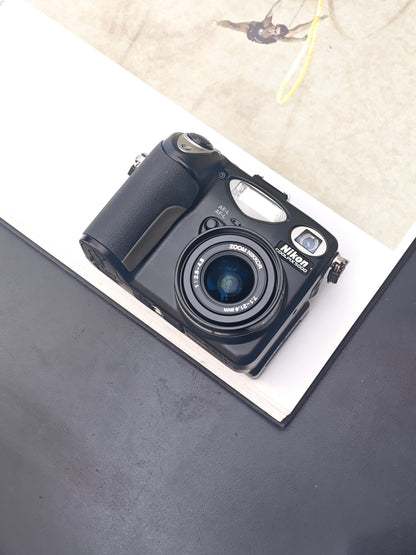 *READ* Used Nikon Coolpix 5000 Digital Camera [No charger]