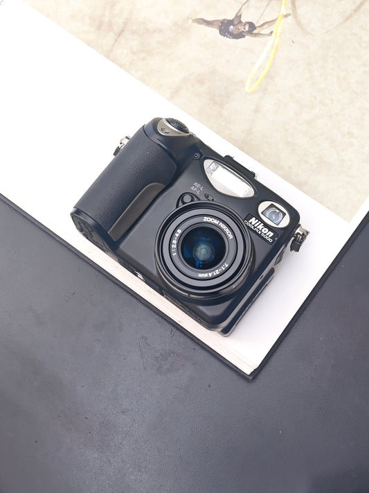 *READ* Used Nikon Coolpix 5000 Digital Camera [No charger]