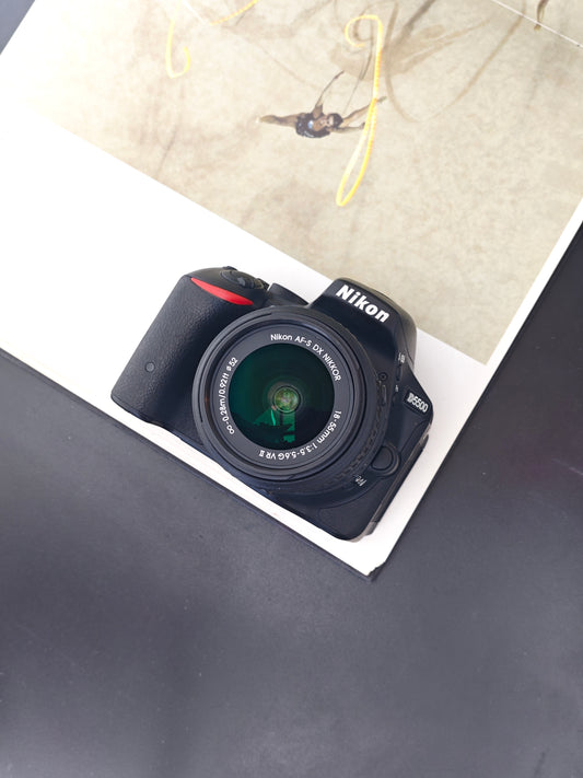 Used Nikon D5500 with Nikon AF-S Nikkor 18-55mm F3.5-5.6 G II VR [No charger] #2026017(สำเนา)