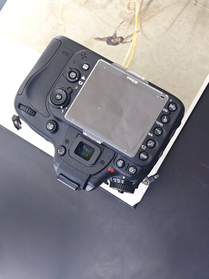 *READ* Nikon D610 with Nikon Nikkor AF 28-200mm F3.5-5.6 D [No charger]